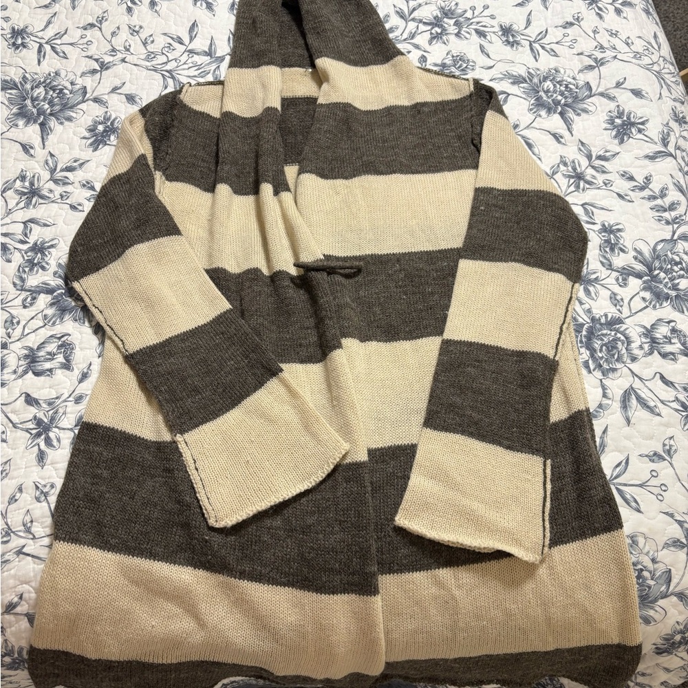 Elan Black and Cream Knit Cardigan - Picture 2 of 3